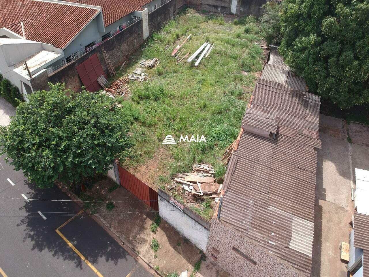 Terreno/Área para aluguel no Fabrício: 