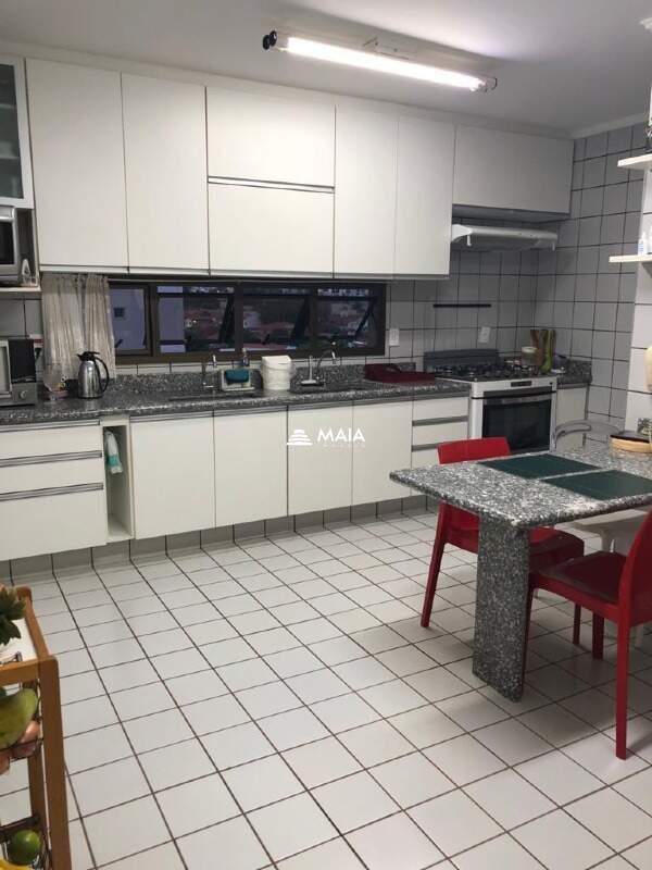 Apartamento à venda no Mercês: 