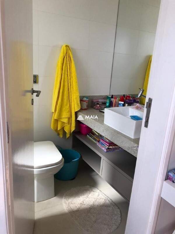 Apartamento à venda no Mercês: 