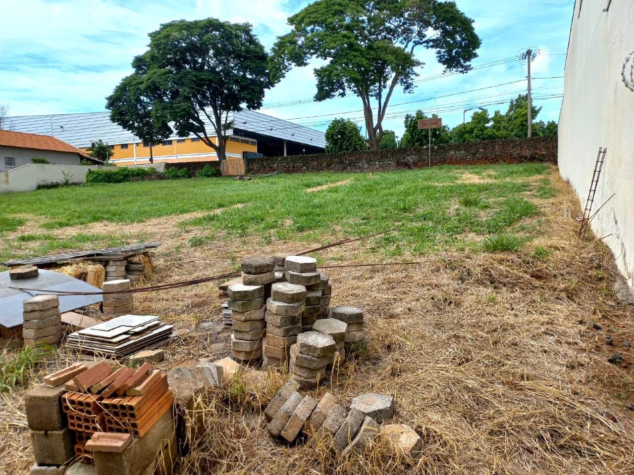 Terreno/Área à venda no Nossa Senhora da Abadia: 