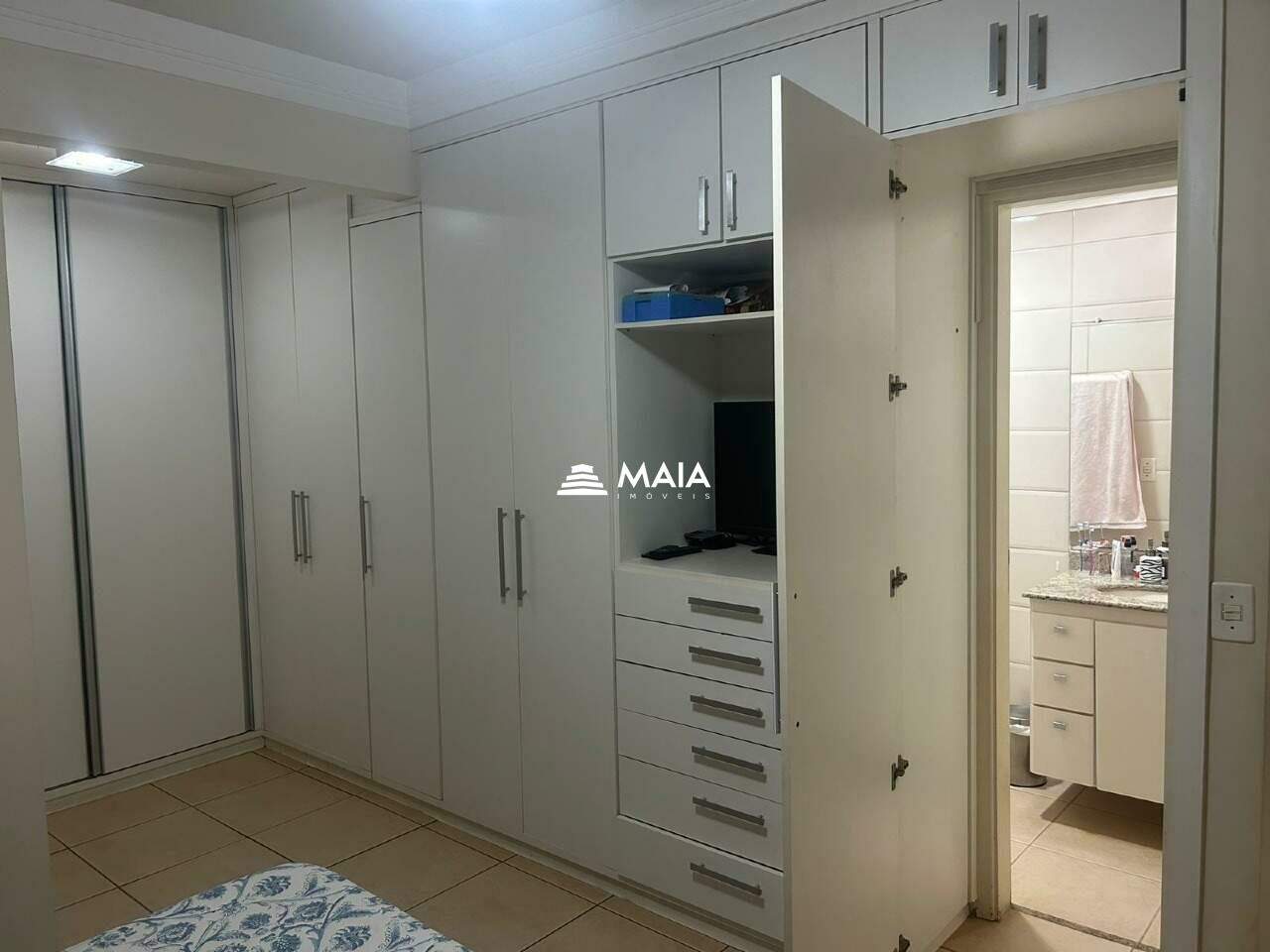 Apartamento à venda no Mercês: 