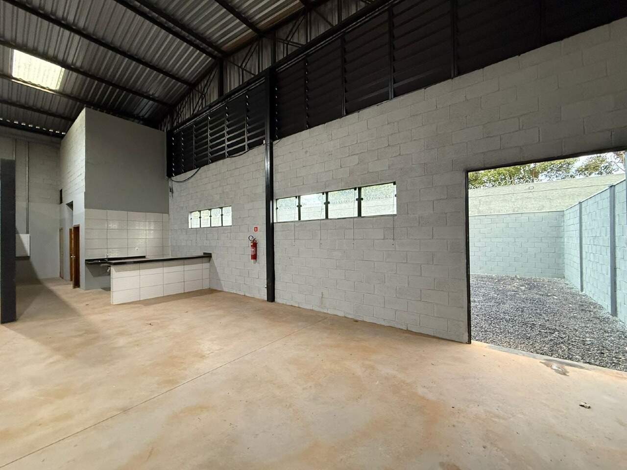 Galpão para aluguel no BR-262: 