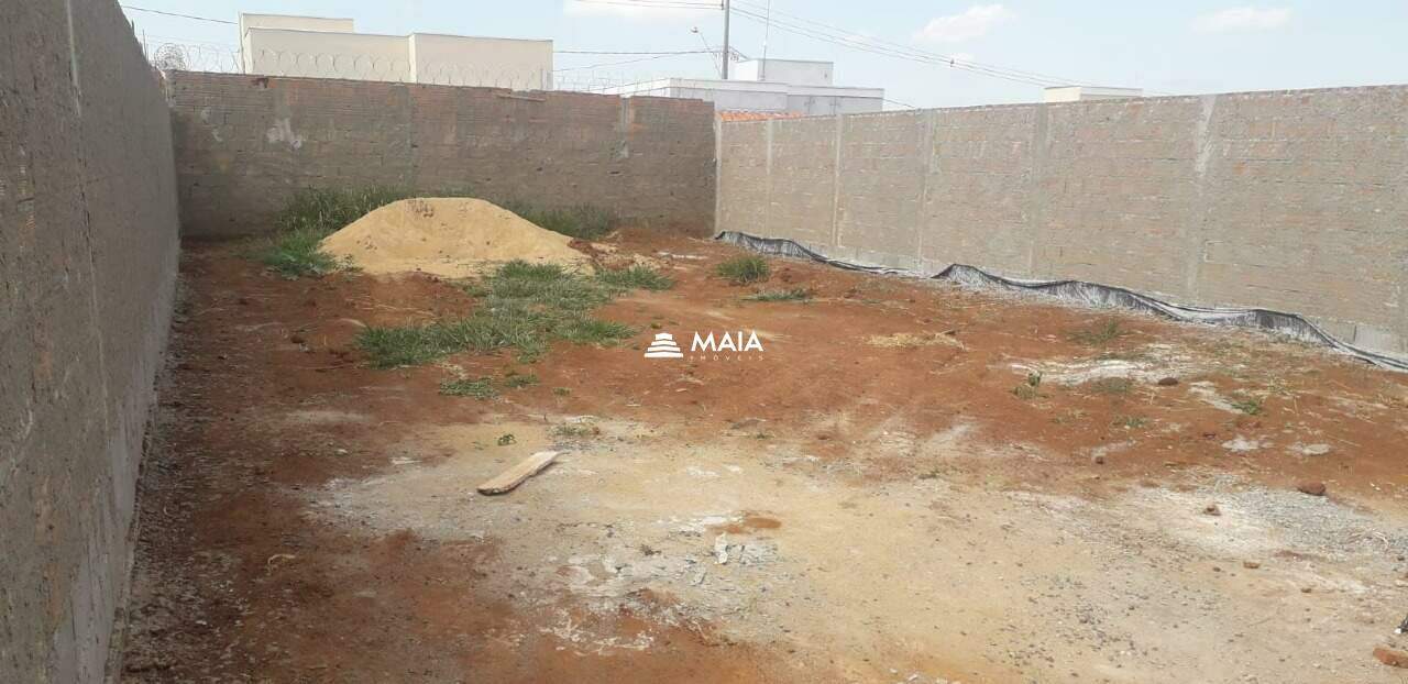 Terreno/Área à venda no Oneida Mendes II: 