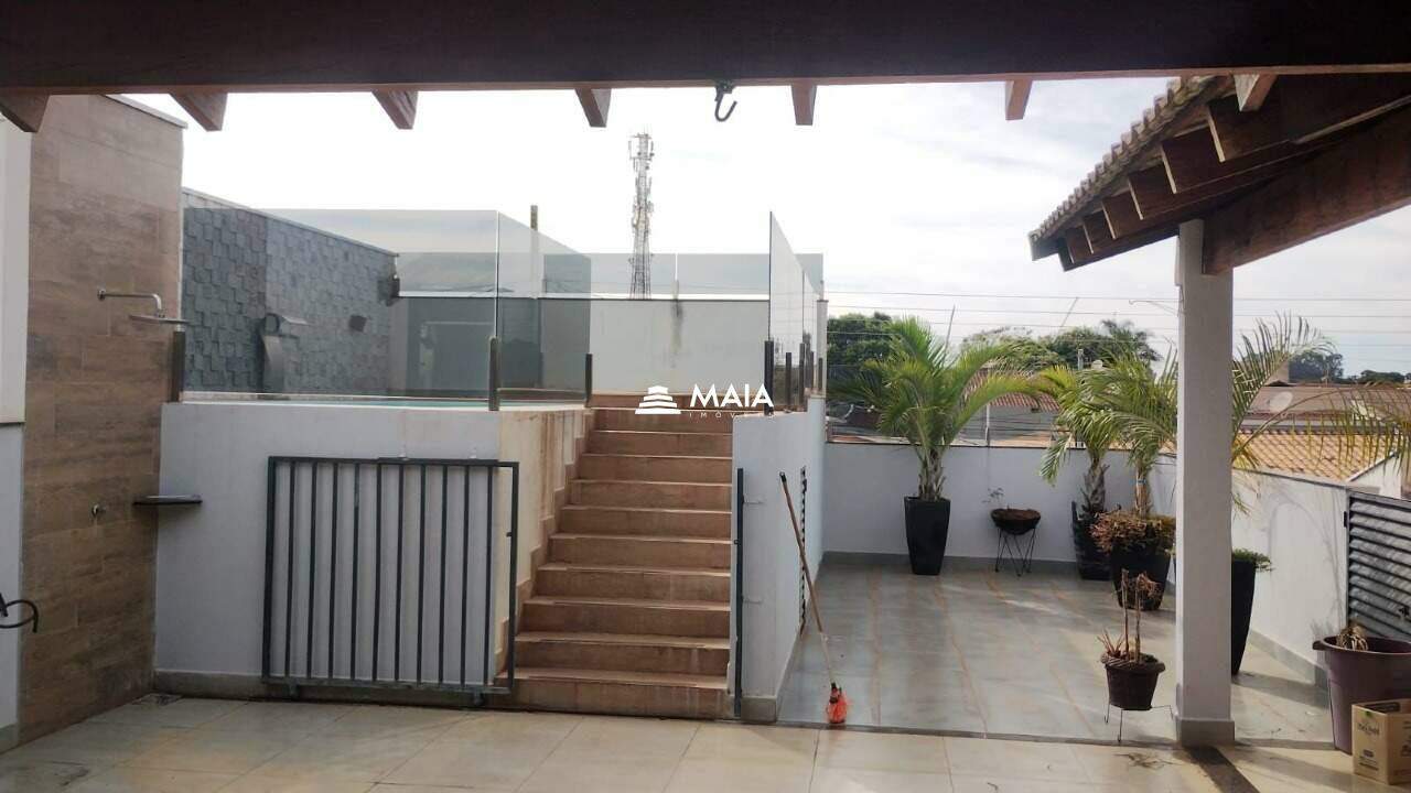 Casa à venda no Jardim Canadá: 