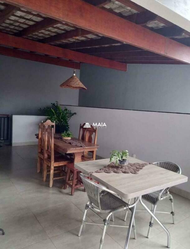 Casa à venda no Jardim Canadá: 