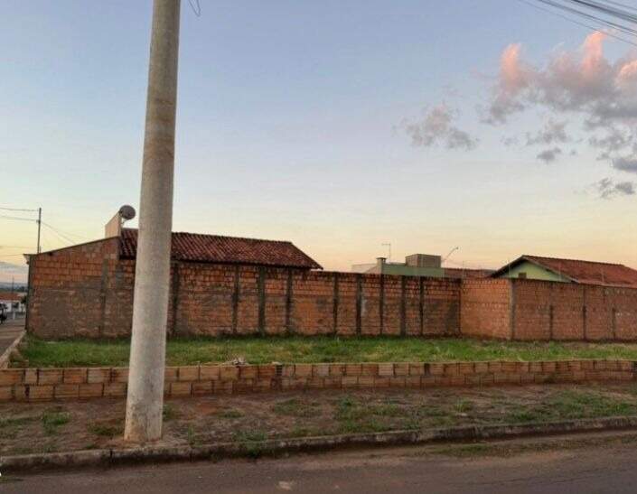 Terreno/Área à venda no Conjunto Uberaba: 