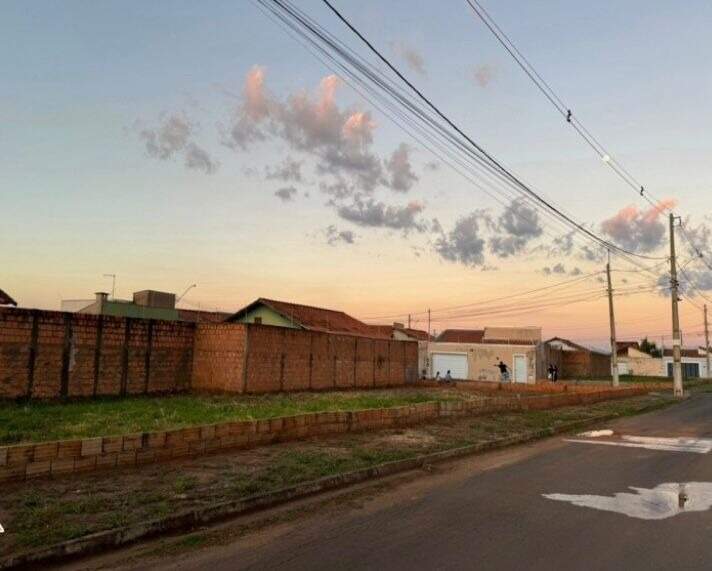 Terreno/Área à venda no Conjunto Uberaba: 