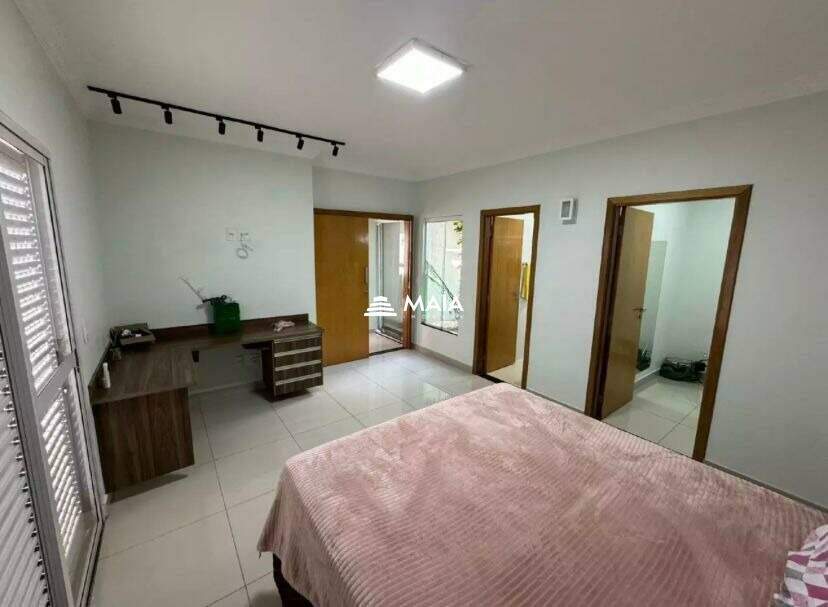 Casa à venda no Jardim Nenê Gomes: 