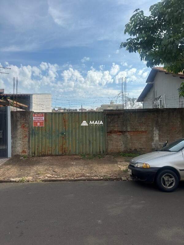 Terreno/Área à venda no Mercês: 