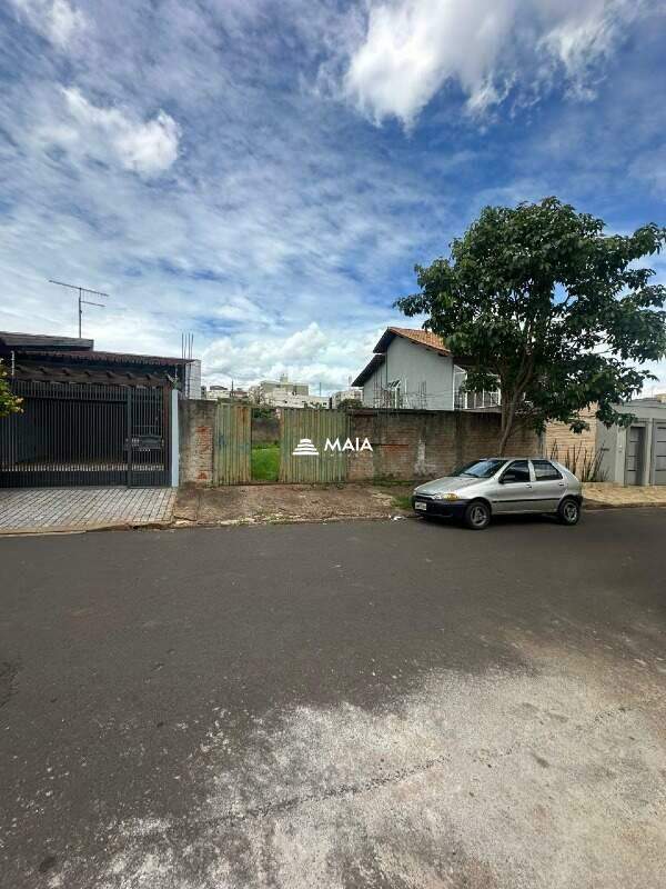 Terreno/Área à venda no Mercês: 