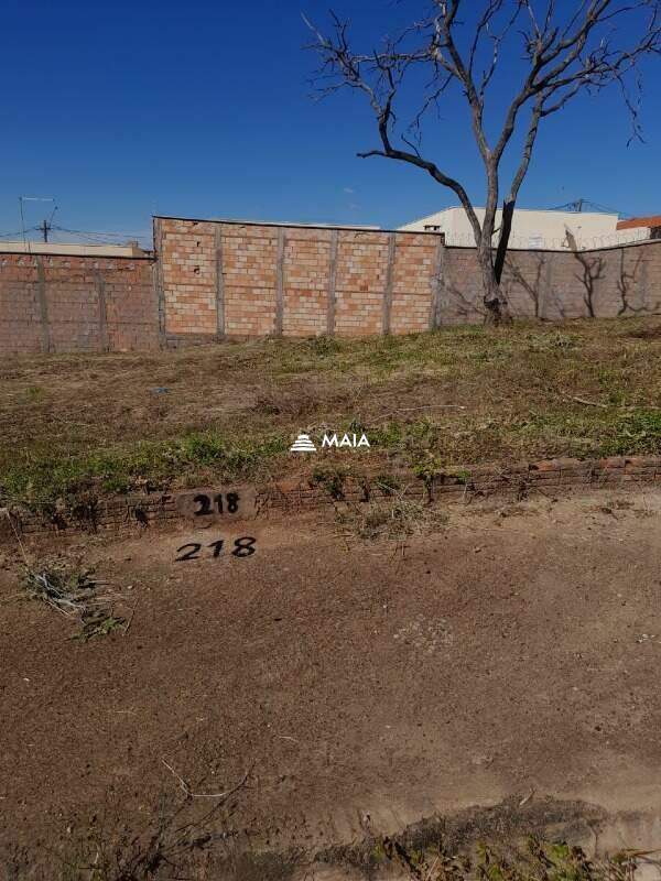 Terreno/Área à venda no Oneida Mendes: 