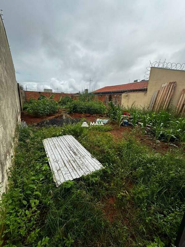 Terreno/Área à venda no Jardim Canadá: 
