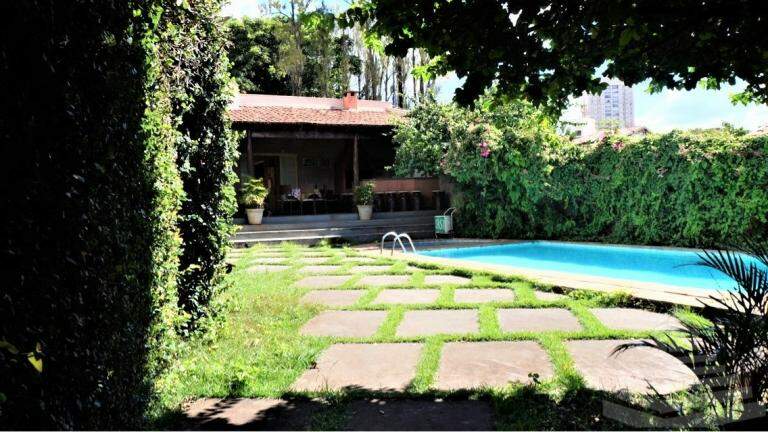 Casa à venda no Mercês: 