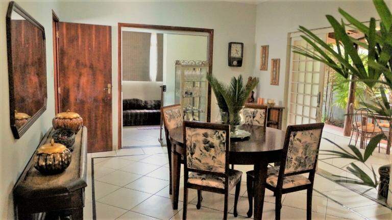 Casa à venda no Mercês: 