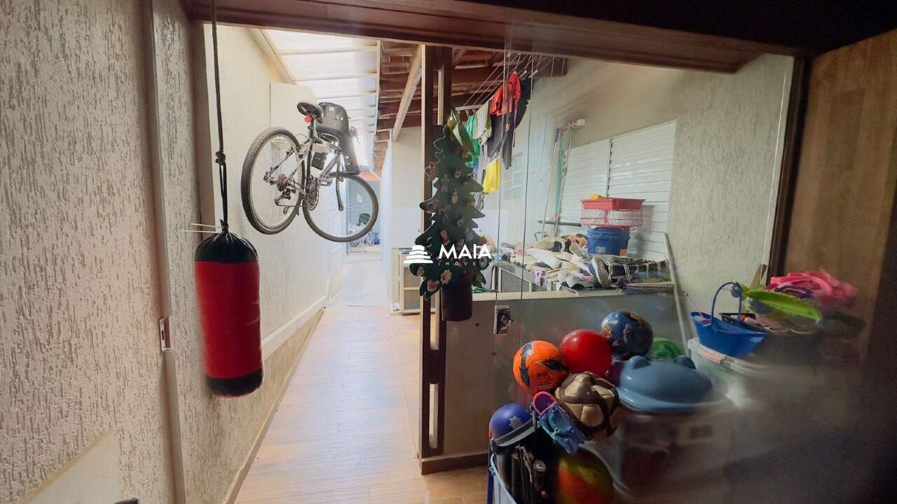 Casa de Condomínio à venda no Portal Beija Flor: 