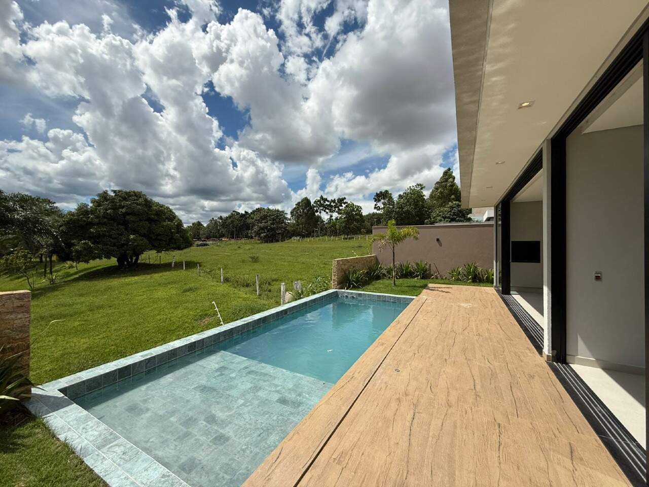 Casa de Condomínio à venda no Jockey do Lago: 