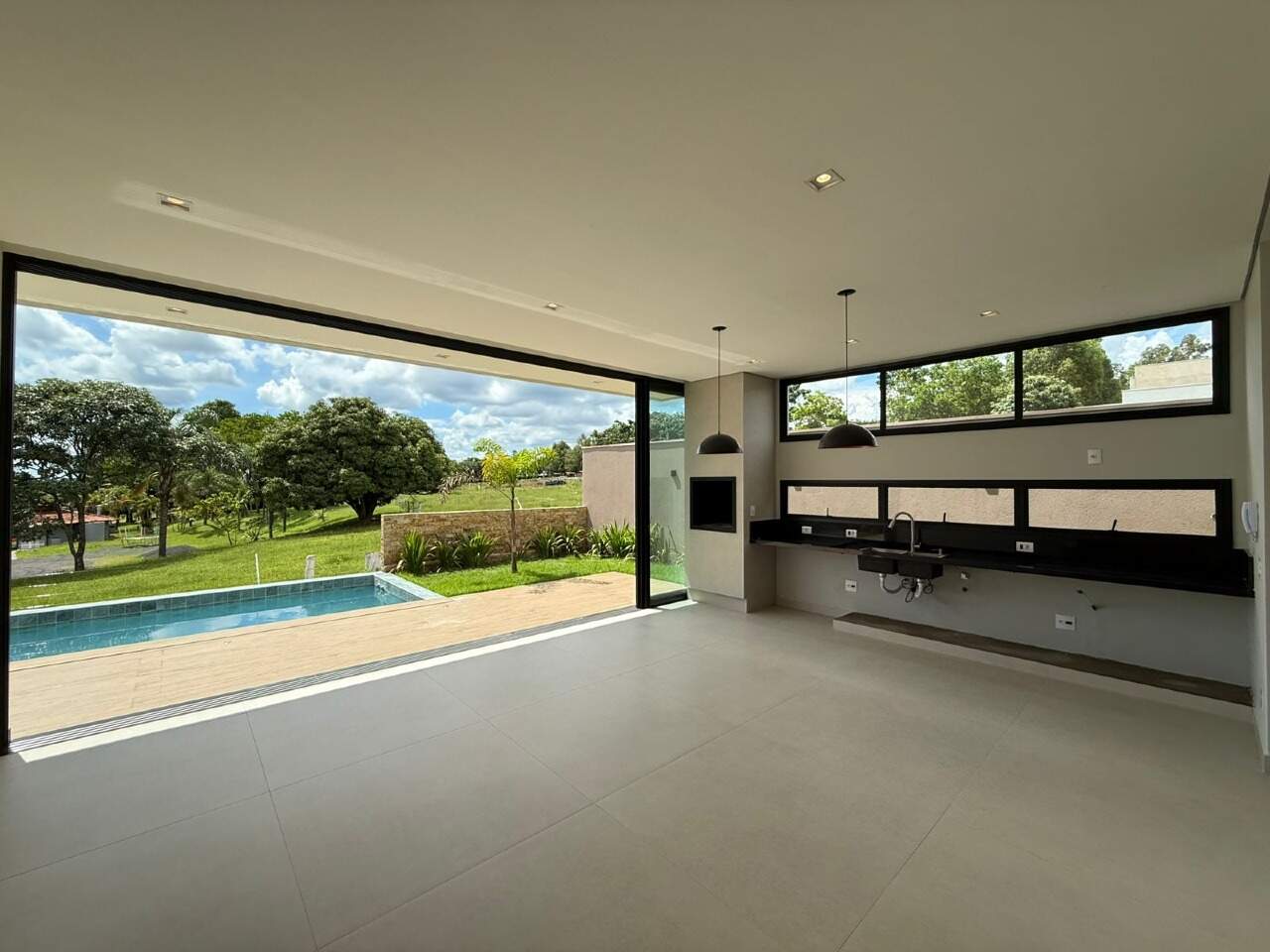 Casa de Condomínio à venda no Jockey do Lago: 