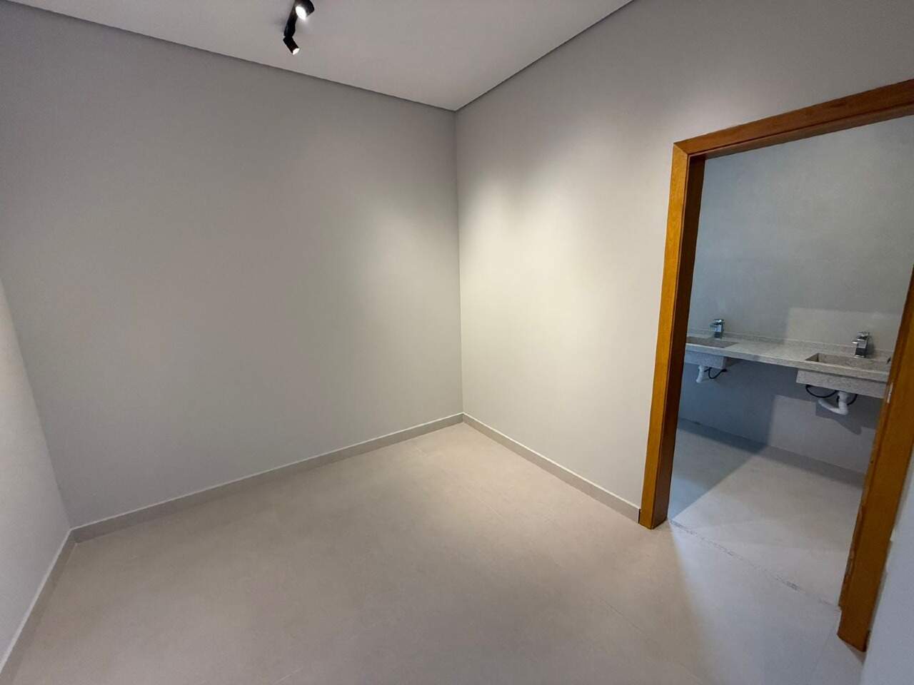 Casa de Condomínio à venda no Jockey do Lago: 