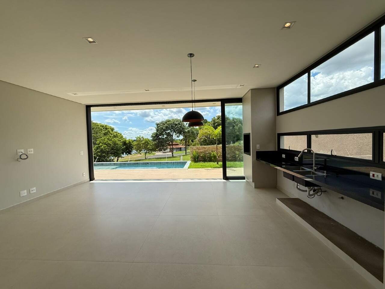 Casa de Condomínio à venda no Jockey do Lago: 