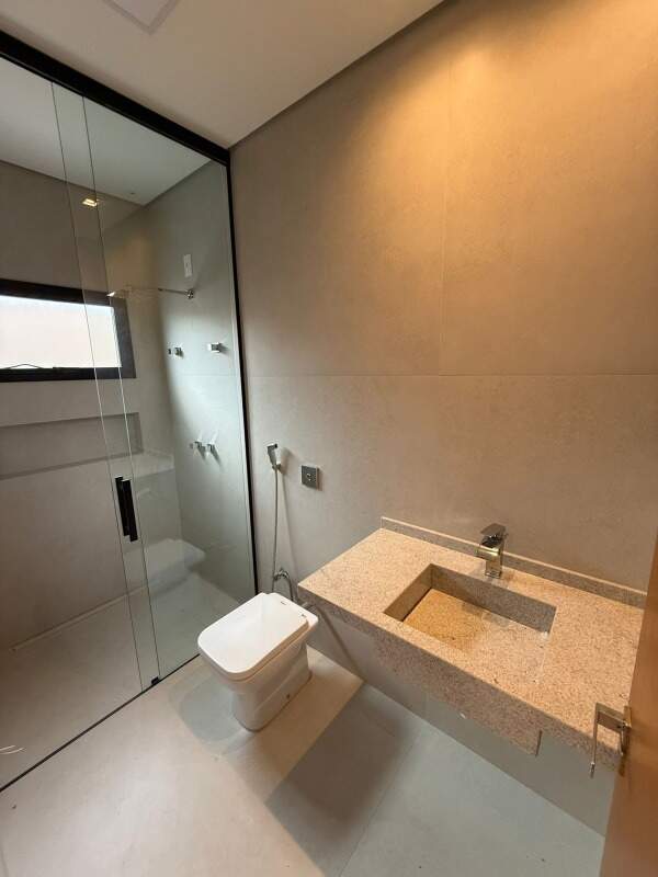 Casa de Condomínio à venda no Jockey do Lago: 