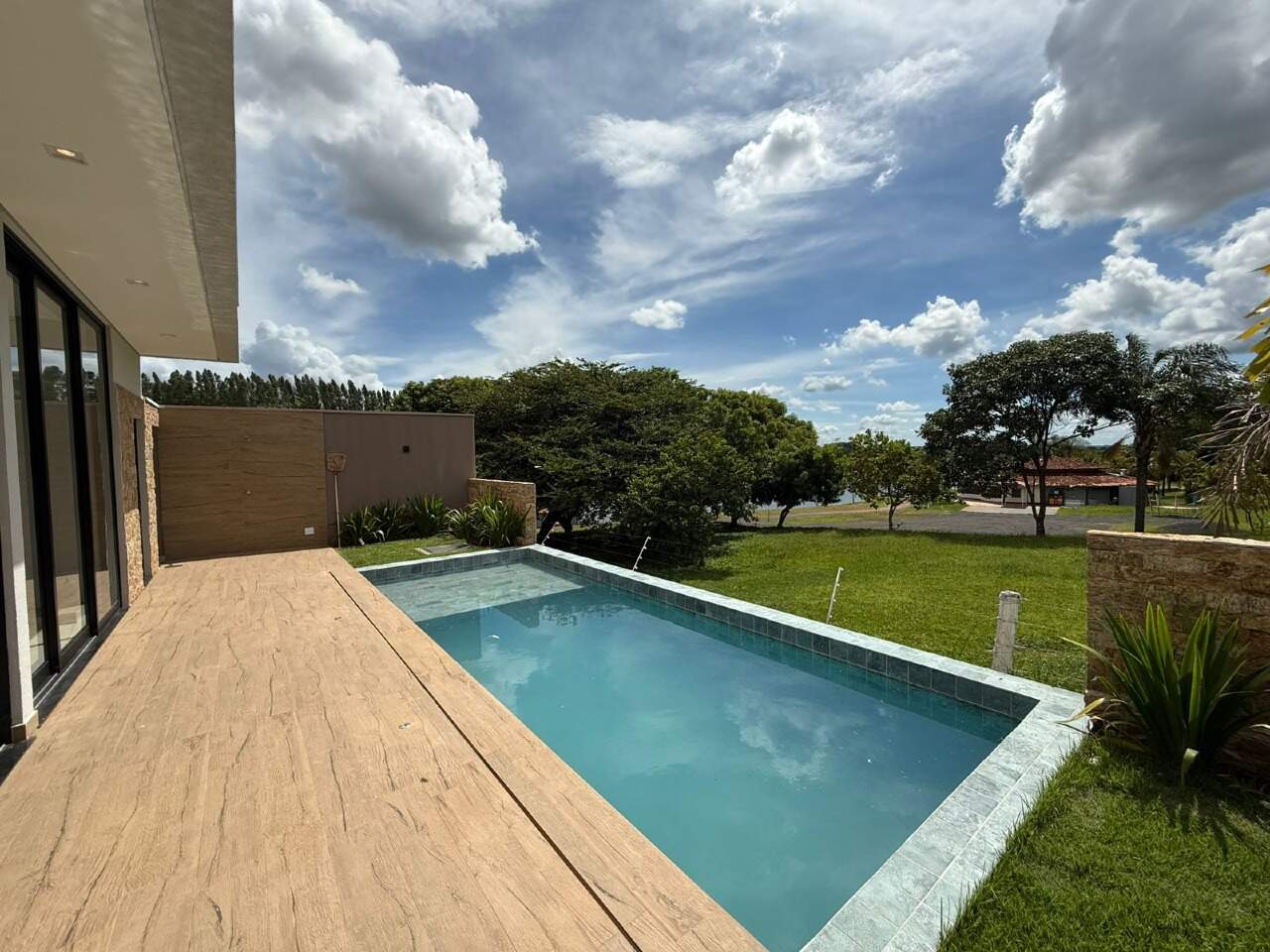 Casa de Condomínio à venda no Jockey do Lago: 