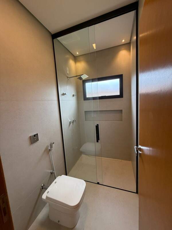 Casa de Condomínio à venda no Jockey do Lago: 