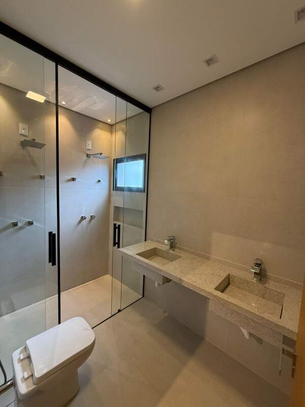 Casa de Condomínio à venda no Jockey do Lago: 