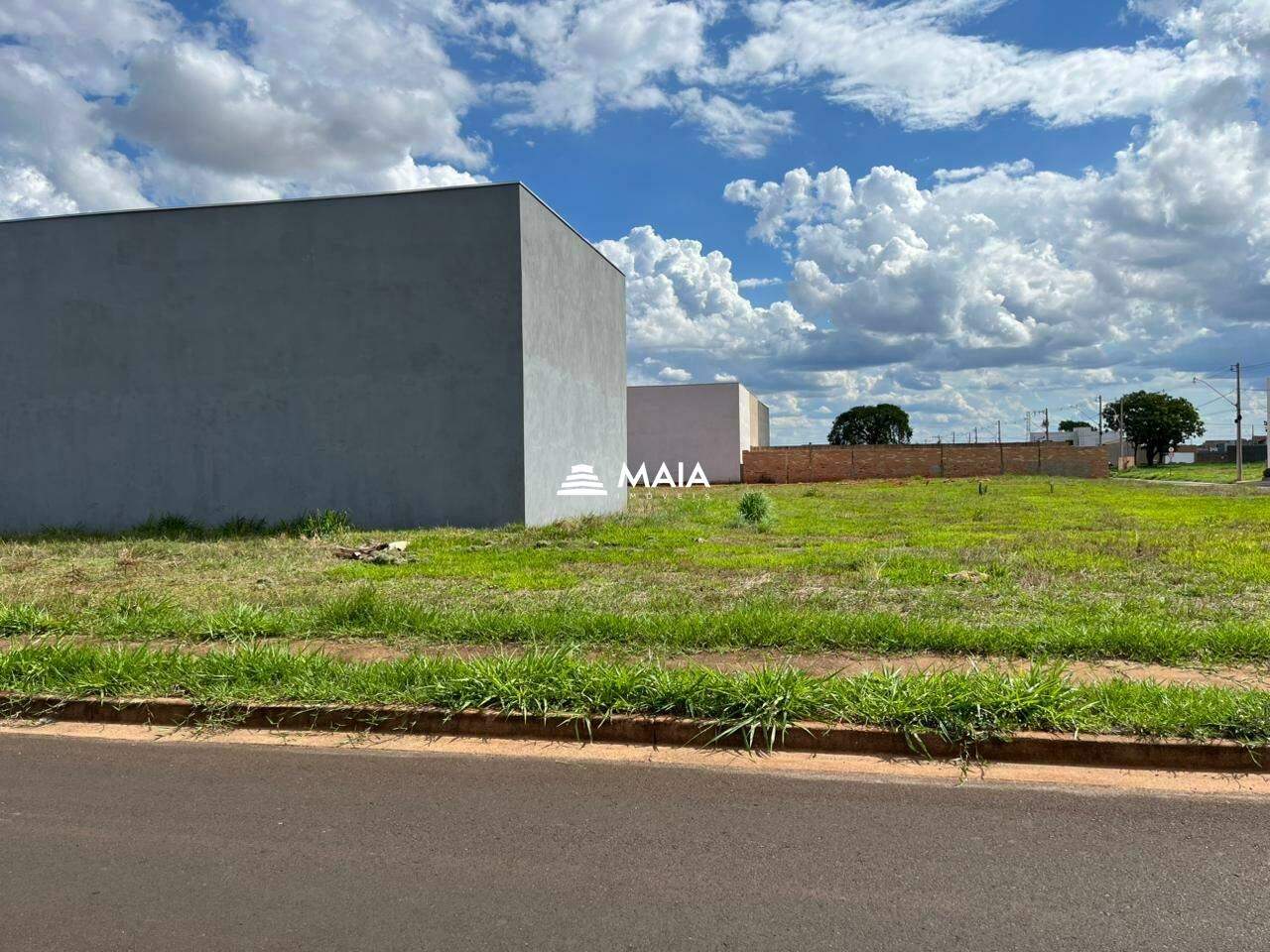 Terreno/Área à venda no Parque das Laranjeiras: 