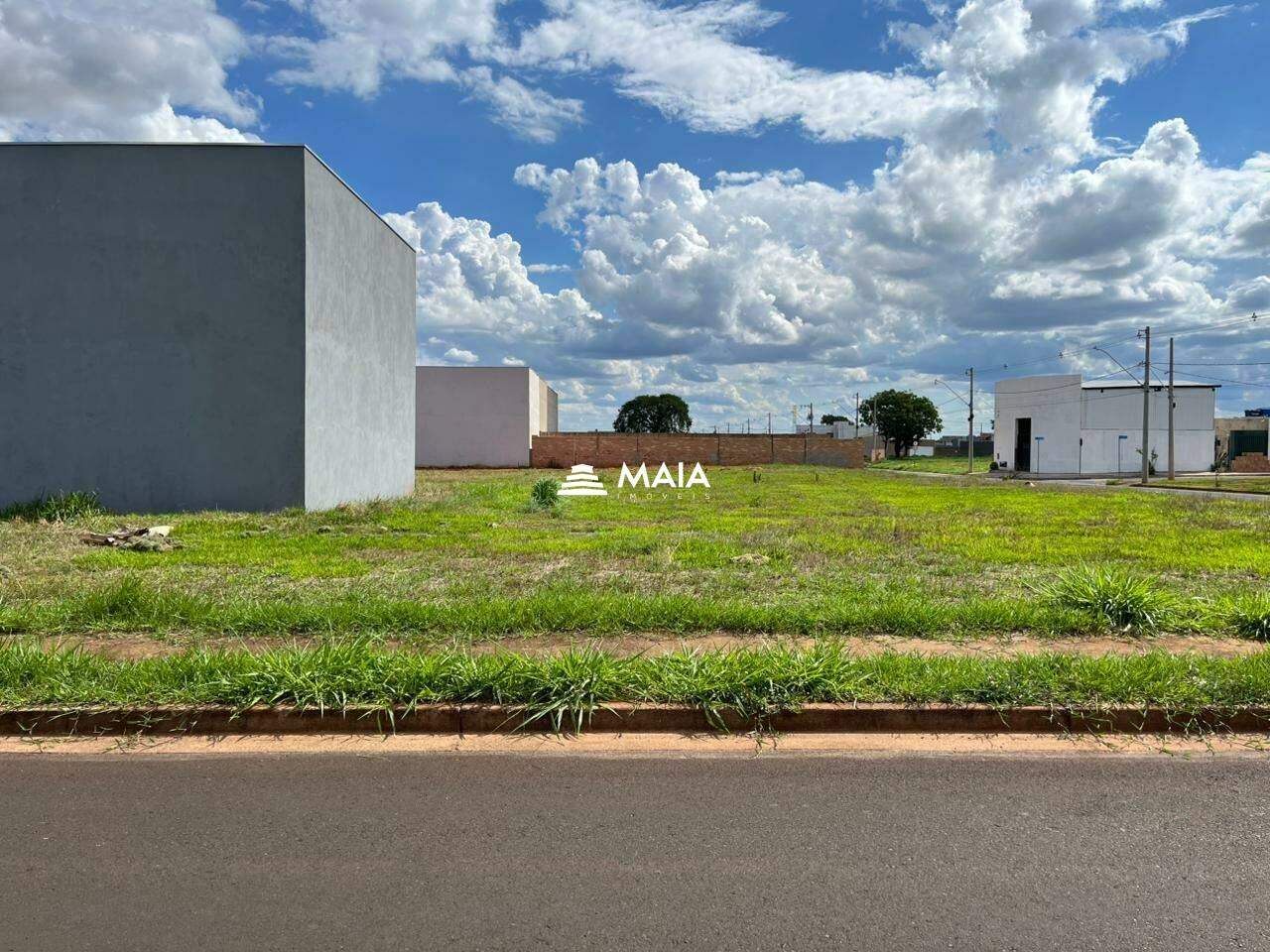 Terreno/Área à venda no Parque das Laranjeiras: 
