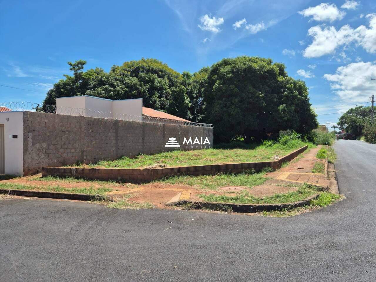 Terreno a venda no bairro Amoroso Costa