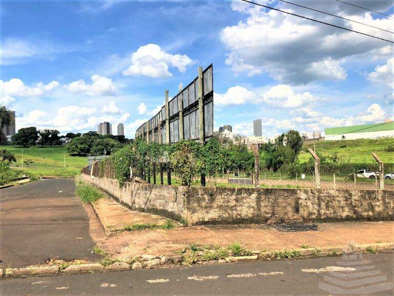 Terreno/Área à venda no Santa Maria: 