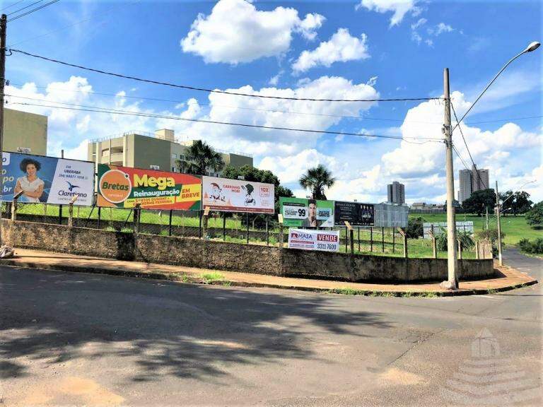 Terreno/Área à venda no Santa Maria: 