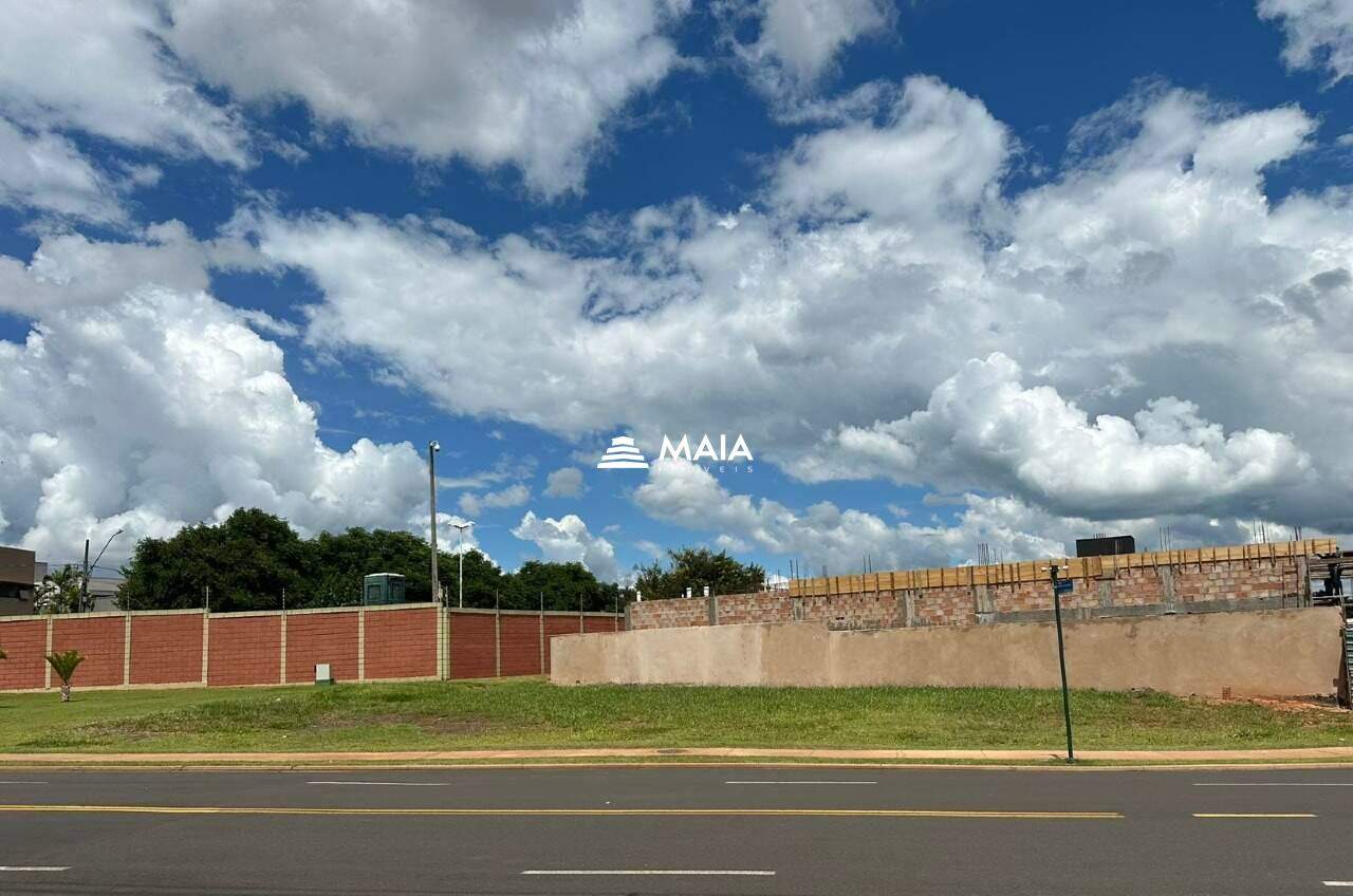 Terreno à venda no Condominio Damha III