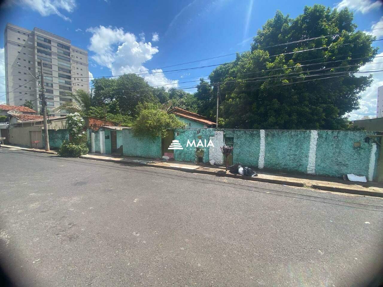 Terreno/Área à venda no Mercês: 