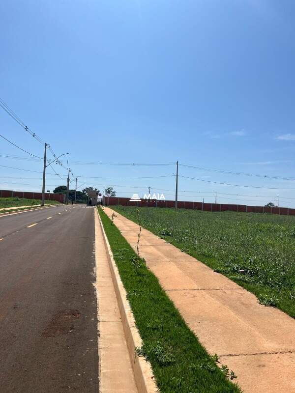 Terreno em Condomínio à venda no Condomínio Brahma I: 