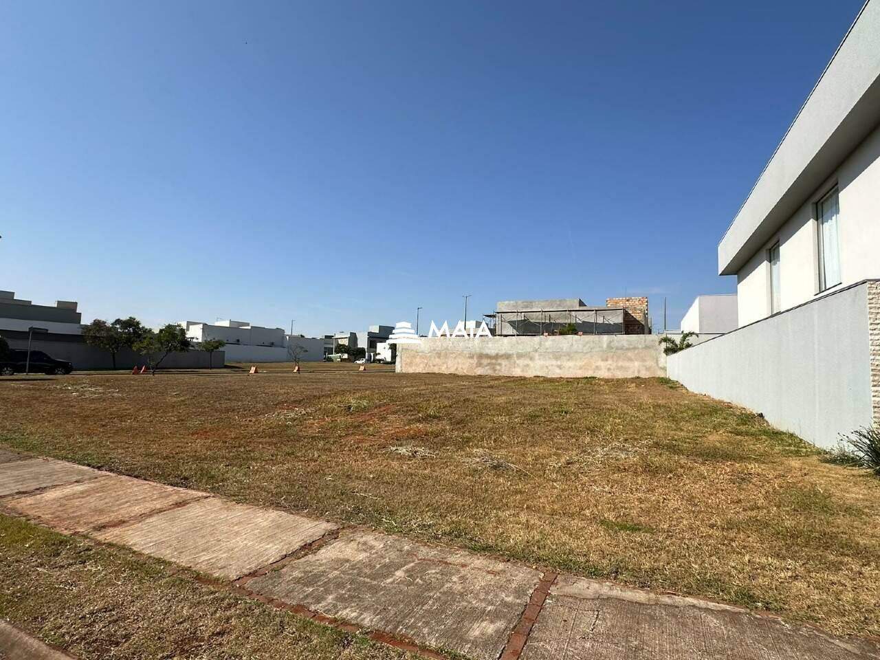 Venda de lote no condomínio Cyrela 