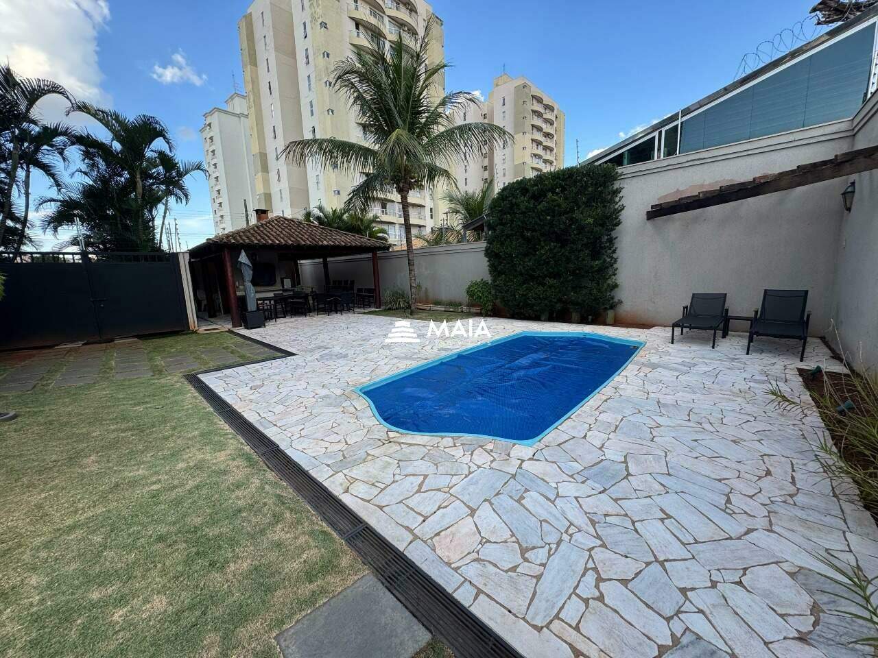 Apartamento à venda no Mercês: 