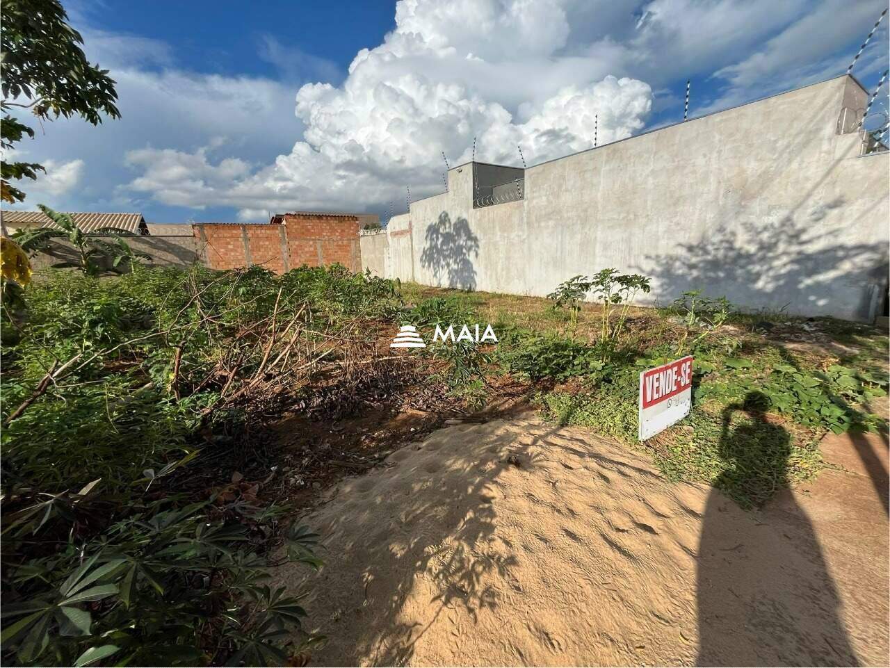 Terreno a venda no Bairro Parque das Laranjeiras