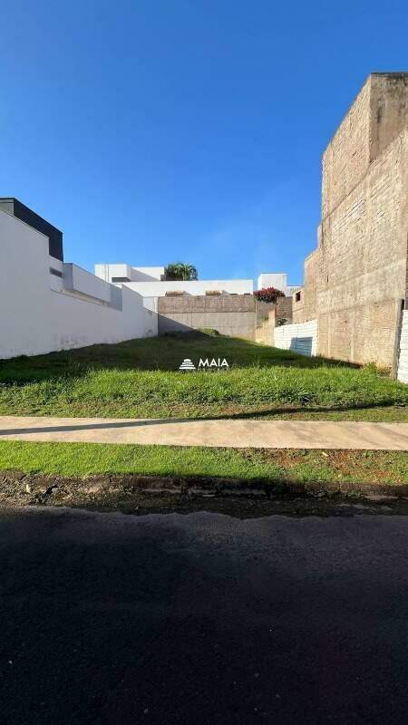 Terreno à venda no Condomínio Jardim Baronesa 