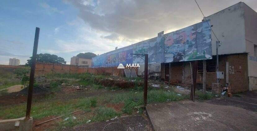 Terreno/Área para aluguel no Fabrício: 