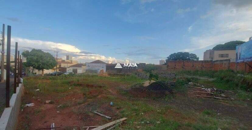 Terreno/Área para aluguel no Fabrício: 