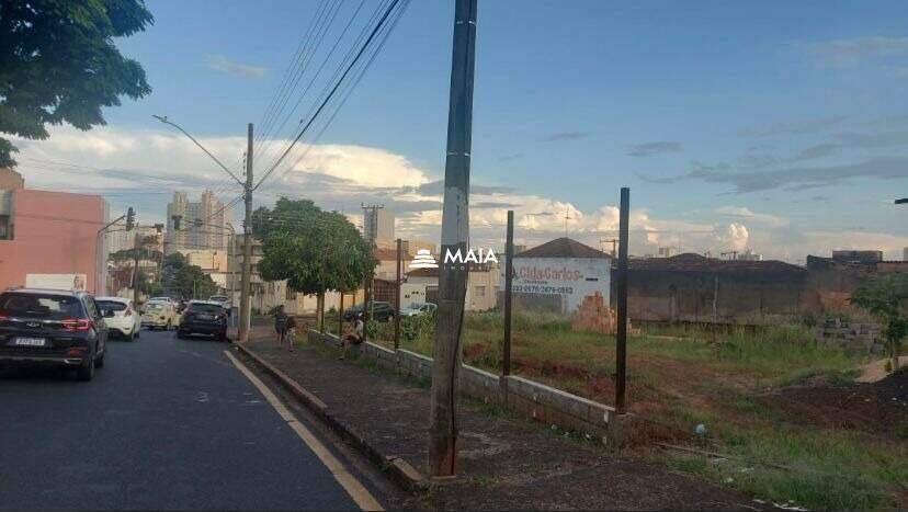 Terreno/Área para aluguel no Fabrício: 