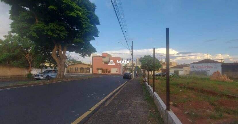 Terreno/Área para aluguel no Fabrício: 