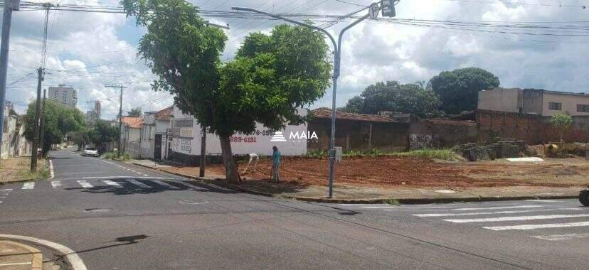 Terreno/Área para aluguel no Fabrício: 