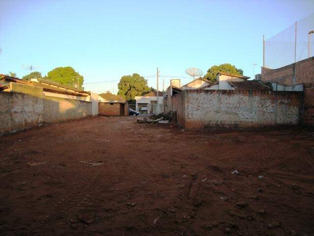 Terreno/Área à venda no Mercês: 