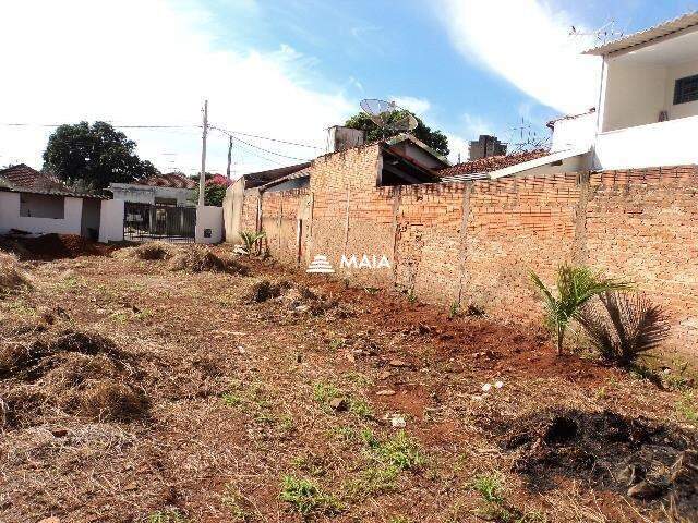 Terreno/Área à venda no Mercês: 