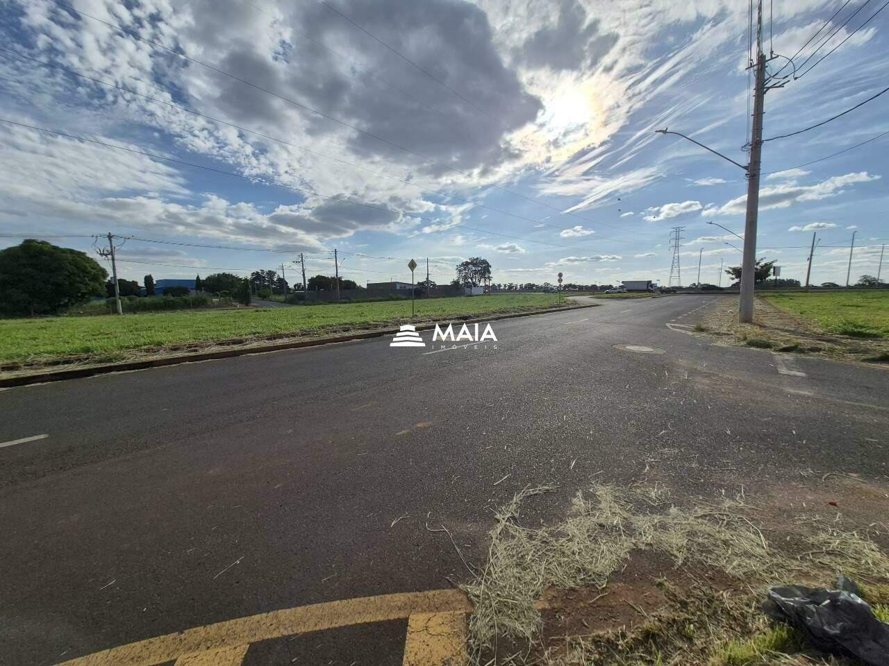Terreno/Área à venda no Parque das Laranjeiras: 