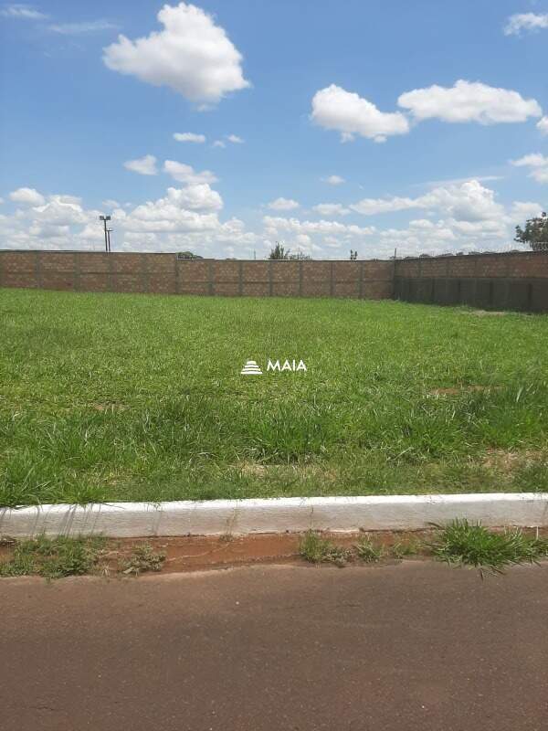 Terreno a venda no Condomínio Mario Franco