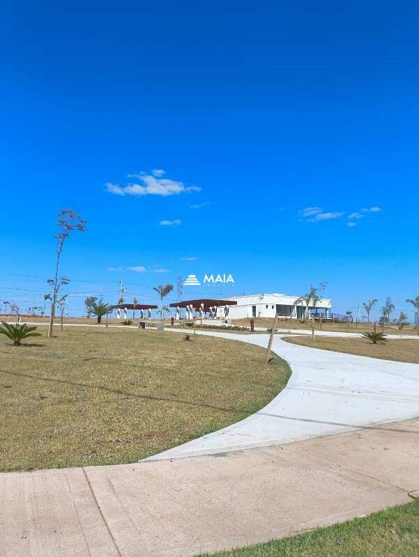 Terreno a venda no Condomínio Damha Fit