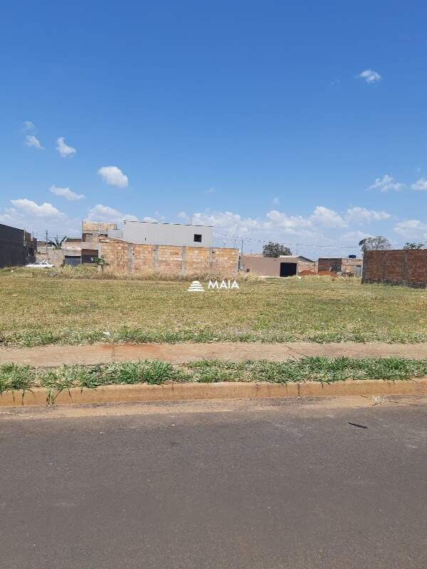 Terreno à venda no bairro Laranjeiras II